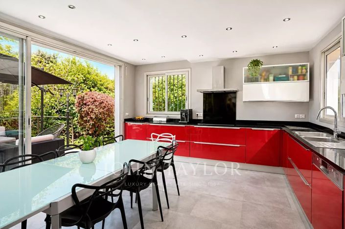 Image No.7-7 Bed House for sale