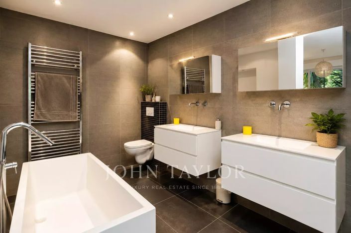 Image No.9-7 Bed House for sale