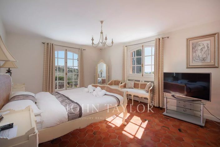 Image No.9-4 Bed House for sale