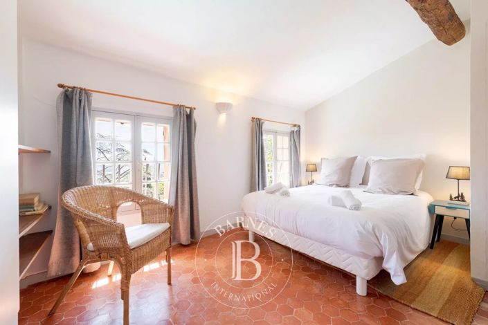 Image No.14-11 Bed House for sale