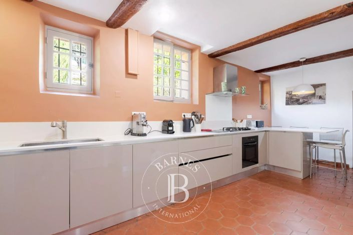 Image No.9-11 Bed House for sale