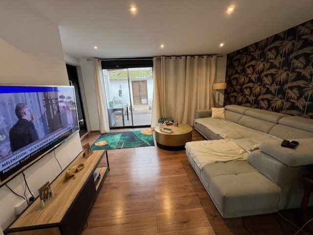 Image No.5-5 Bed House for sale