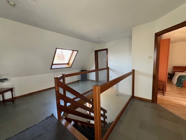 Image No.9-5 Bed House for sale