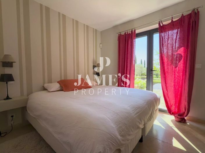 Image No.11-6 Bed House for sale