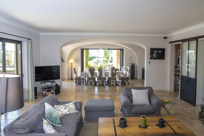 Image No.5-6 Bed House for sale
