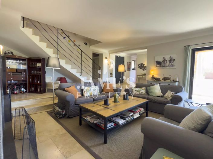 Image No.6-6 Bed House for sale