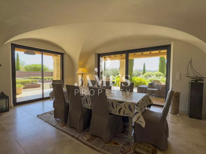 Image No.8-6 Bed House for sale