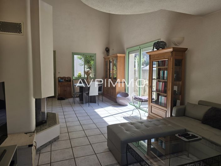 Image No.3-5 Bed House for sale
