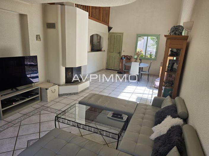 Image No.6-5 Bed House for sale