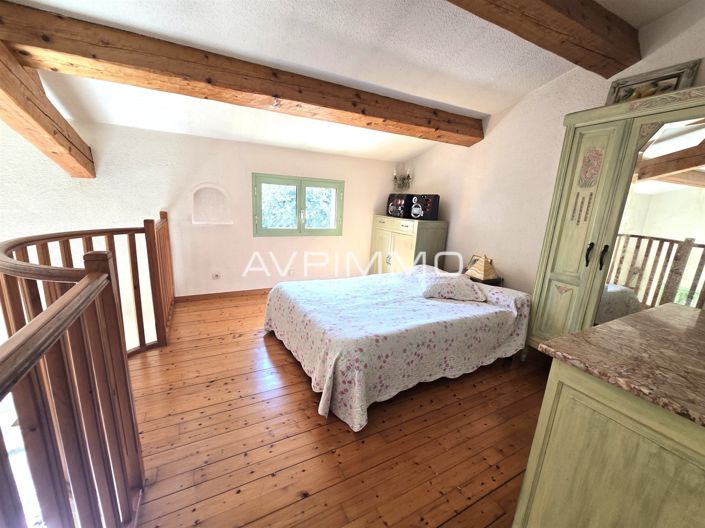 Image No.7-5 Bed House for sale