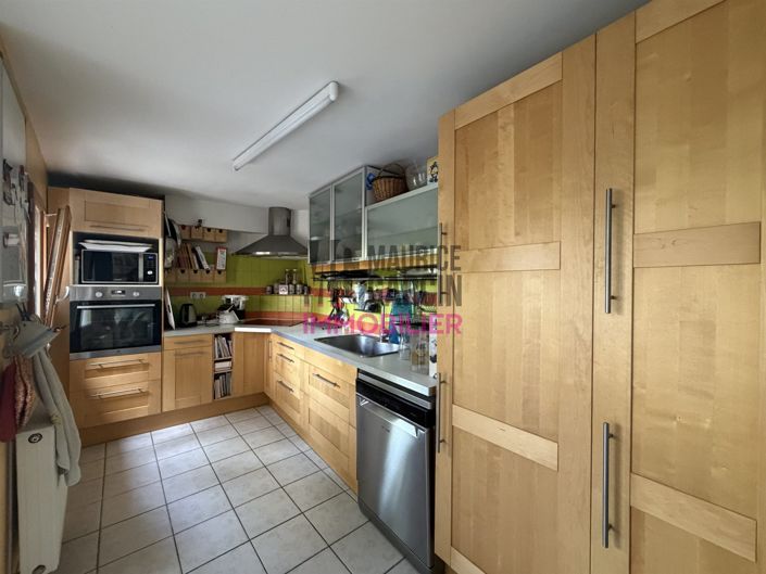 Image No.6-6 Bed House for sale