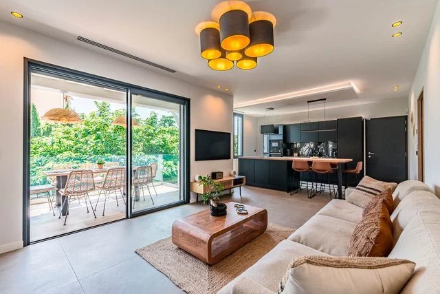 Image No.8-4 Bed House for sale