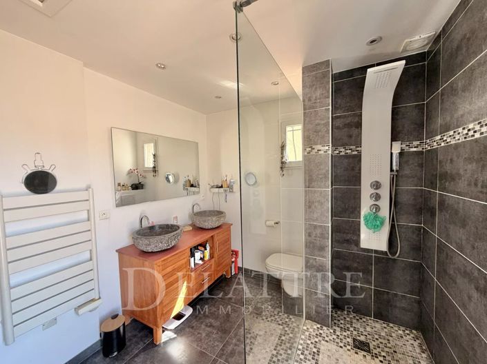 Image No.10-3 Bed House for sale