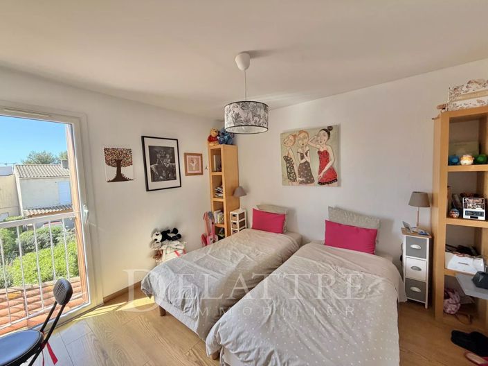 Image No.11-3 Bed House for sale