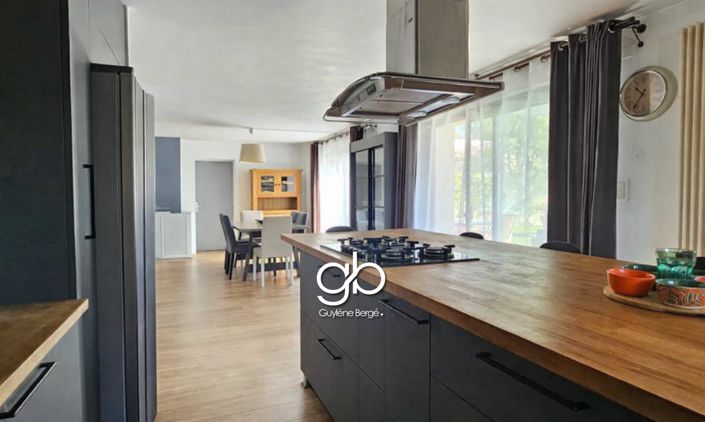 Image No.2-4 Bed House for sale