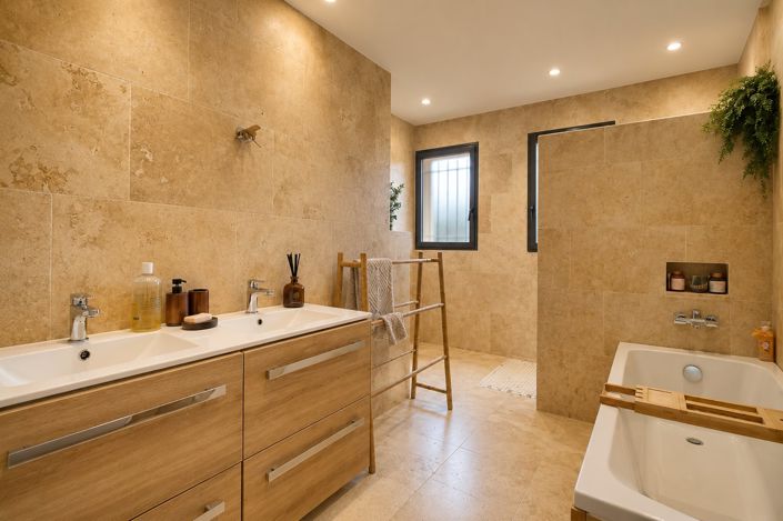 Image No.12-5 Bed House for sale
