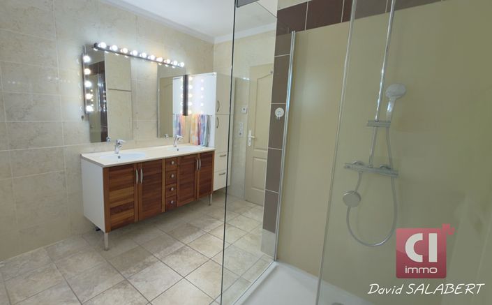 Image No.10-5 Bed House for sale