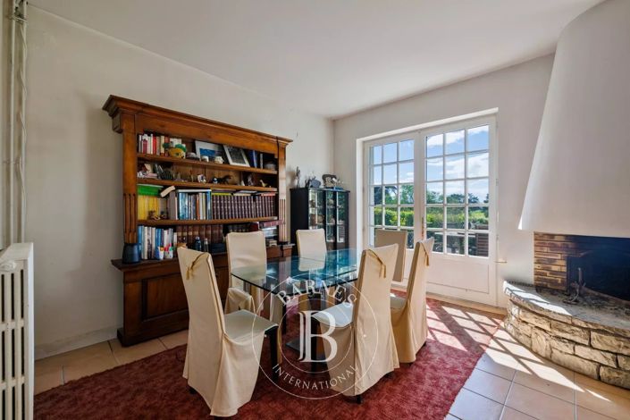 Image No.10-5 Bed House for sale