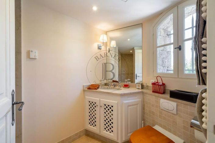 Image No.10-9 Bed House for sale