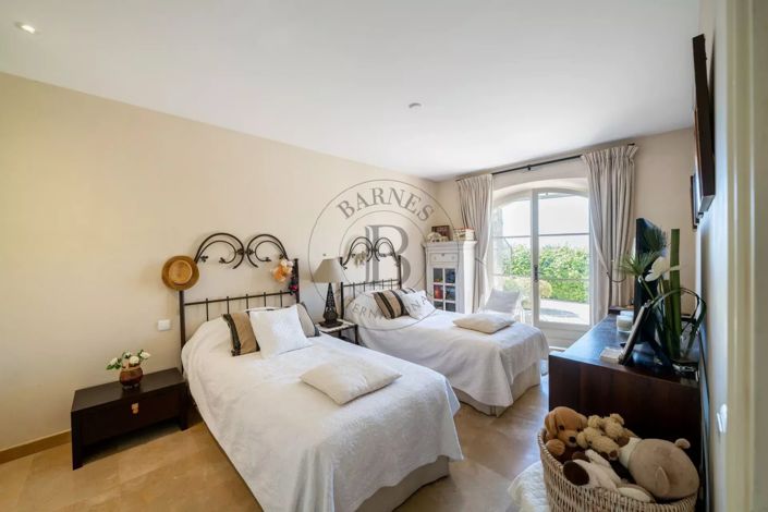 Image No.11-9 Bed House for sale