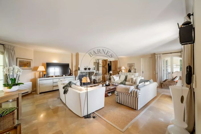 Image No.2-9 Bed House for sale