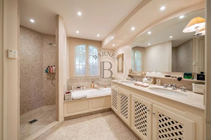 Image No.6-9 Bed House for sale
