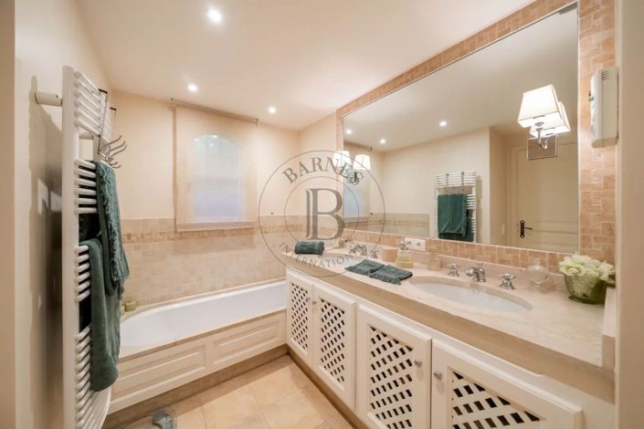 Image No.8-9 Bed House for sale