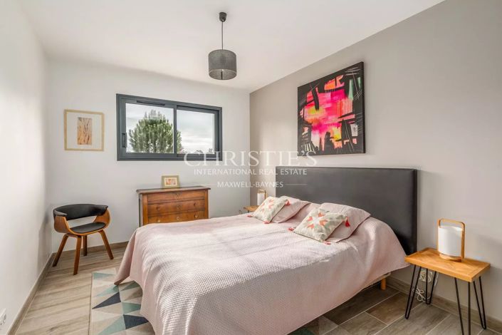 Image No.12-3 Bed House for sale
