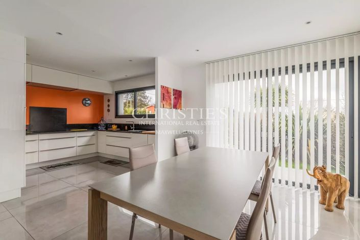 Image No.8-3 Bed House for sale