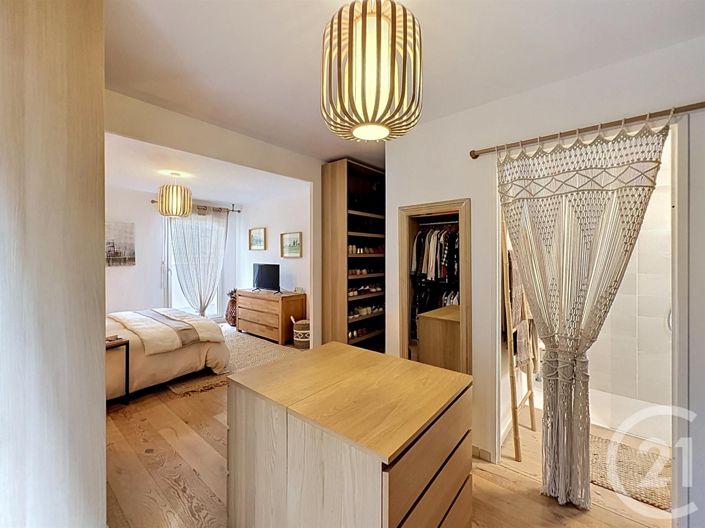 Image No.11-3 Bed Apartment for sale