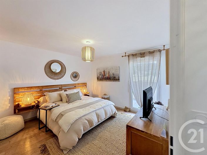 Image No.9-3 Bed Apartment for sale