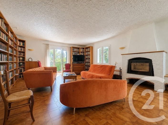 Image No.6-5 Bed House for sale