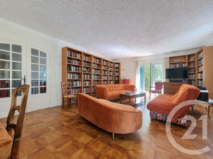 Image No.7-5 Bed House for sale