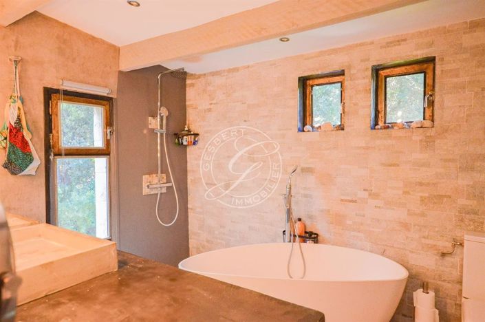 Image No.18-5 Bed House for sale