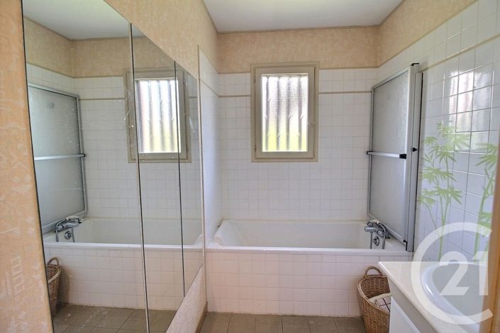 Image No.10-3 Bed House for sale