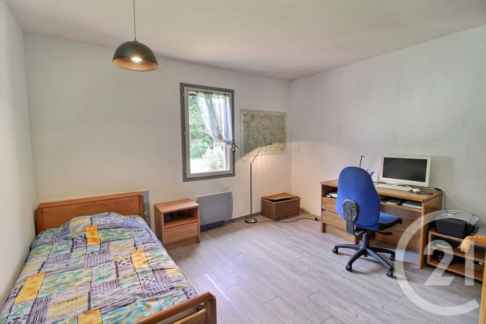 Image No.9-3 Bed House for sale
