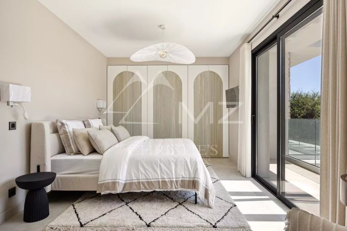 Image No.8-4 Bed House for sale