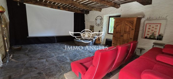 Image No.14-5 Bed Property for sale