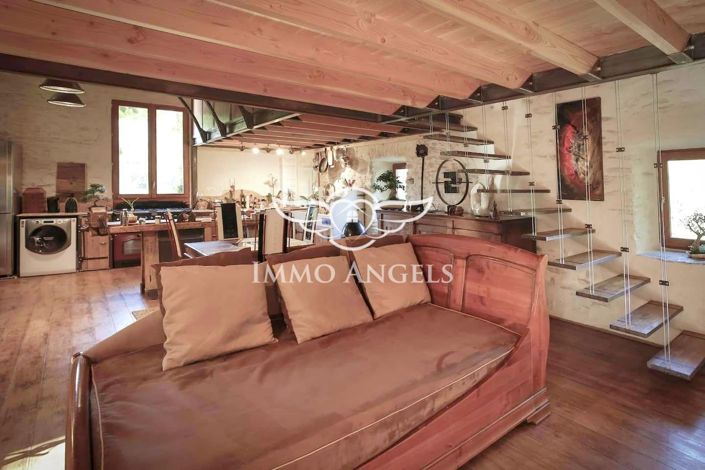 Image No.20-5 Bed Property for sale