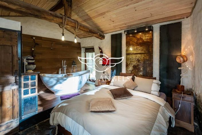 Image No.26-5 Bed Property for sale