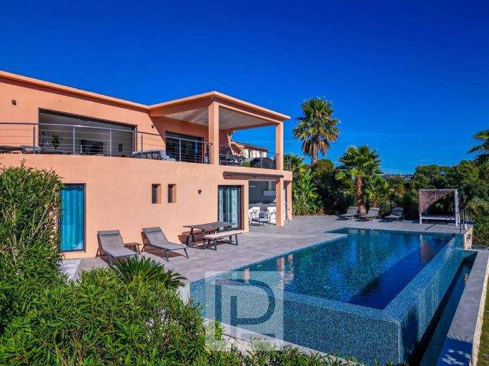 Image No.6-5 Bed House for sale