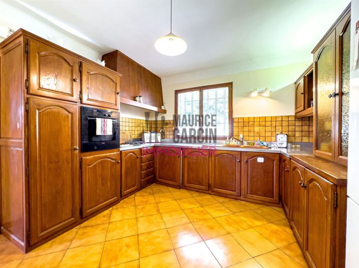 Image No.8-4 Bed House for sale