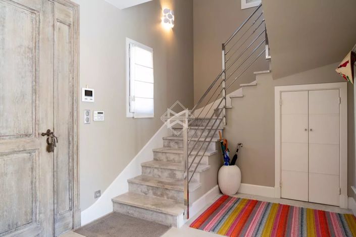 Image No.8-4 Bed House for sale