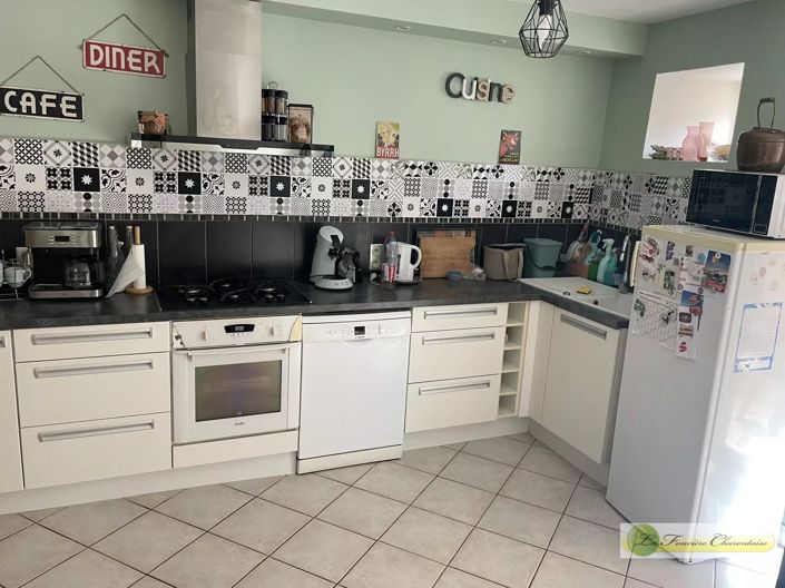 Image No.3-4 Bed House for sale