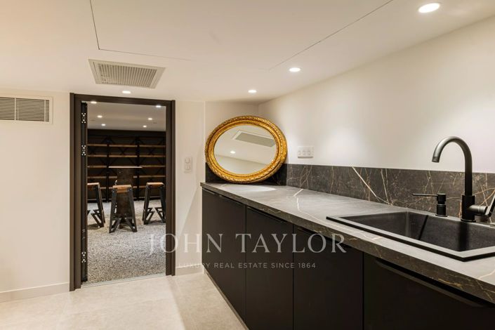 Image No.20-6 Bed House for sale