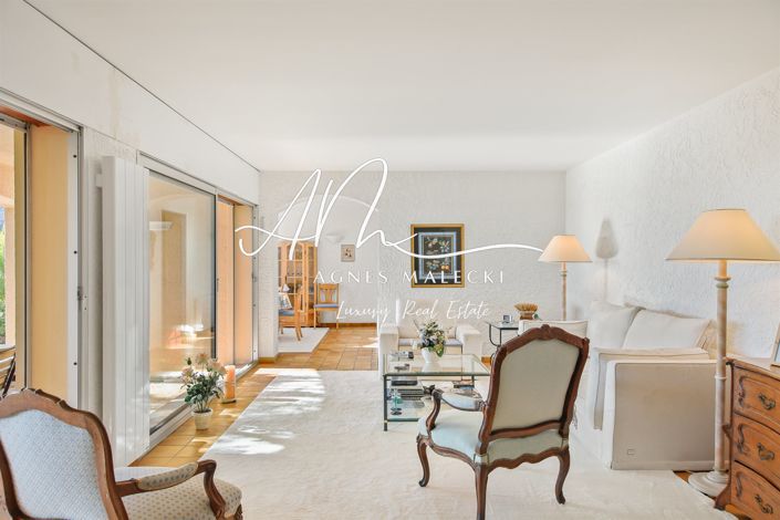 Image No.5-5 Bed House for sale
