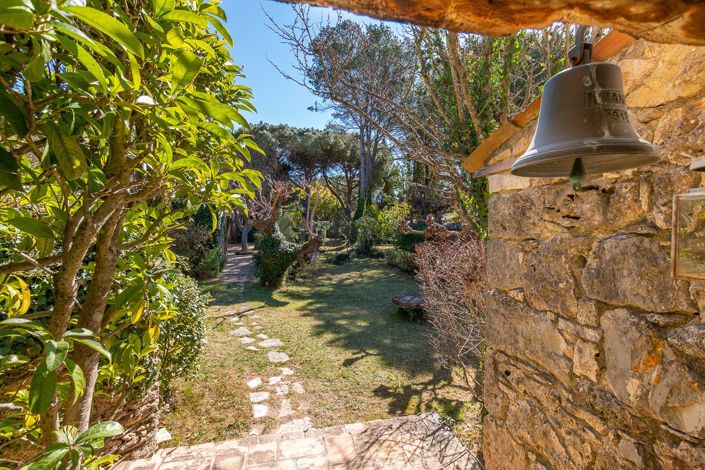 Image No.17-10 Bed House for sale
