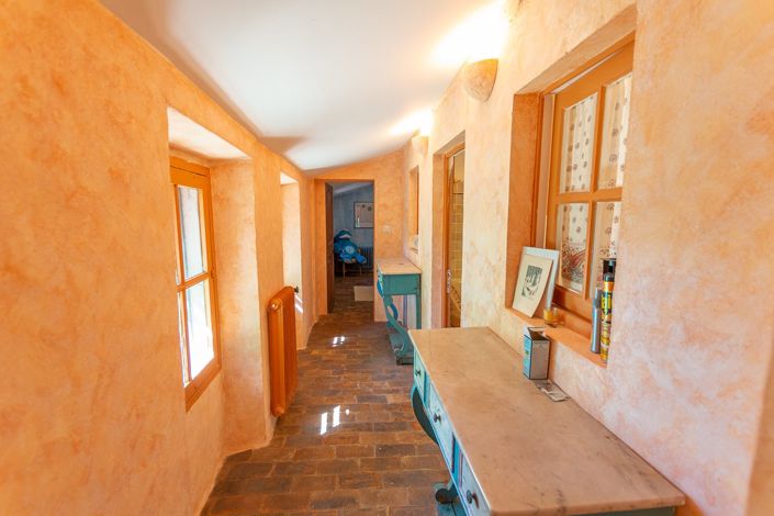 Image No.28-10 Bed House for sale