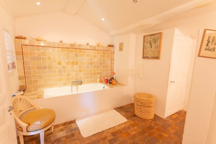 Image No.29-10 Bed House for sale