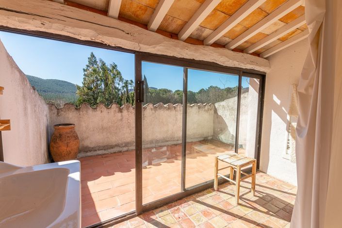 Image No.36-10 Bed House for sale